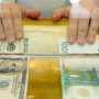 Эксперты советуют покупать доллар и избавляться от евро