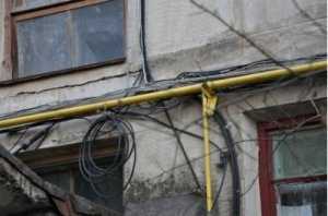 Коммуникационные сети на домах Симферополя создают угрозу безопасности