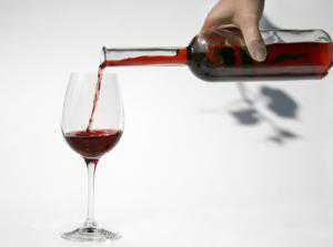 Ялтинские налоговики «затарились» 150 литрами непонятного вина