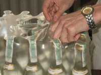 На складах в Ялте и Евпатории налоговики изъяли партию алкоголя с поддельным акцизными марками