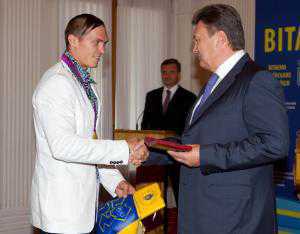 Янукович вручил Усику орден