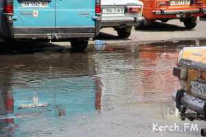 Центр Керчи затопило нечистотами