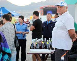 Привет министру Лиеву: в Коктебеле по-прежнему торгуют «левым» вином