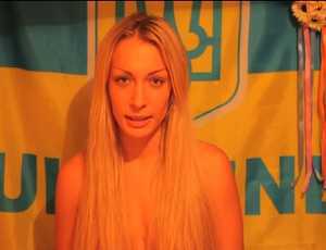 Активистка Femen: Пили кресты – спасай Россию