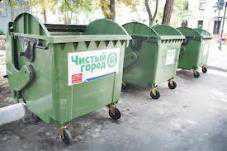 В Столице Крыма школы жалуются на то, что «Чистый город» забывает вывозить мусор
