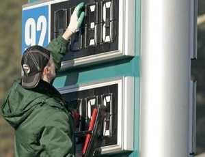 Правительство Украины не сумело удержать рост цен на бензин