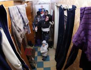 На Украине суд разрешил выселять должников из квартир вместе с малолетними детьми