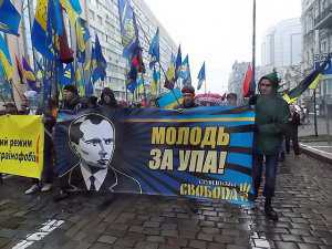 Тягнибок собрал 30-тысячную колонну на марш УПА в Киеве