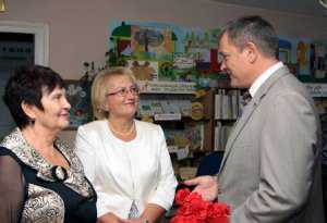 Вадим Колесниченко поздравил читателей и сотрудников детской библиотеки №4 с её 45-летием и уверил, что власть и дальше будет заниматься вопросом содержания библиотек