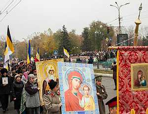 В Луганске 4 ноября прошло шествие под имперскими знаменами