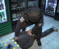 В Севастополе пьяный взломщик залез в магазин, наелся печенья и уснул