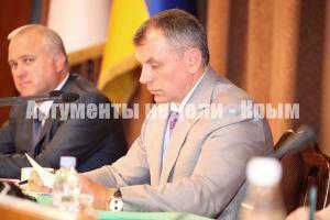 Янукович поздравил Константинова с Днем рождения и восхитился его деловитостью