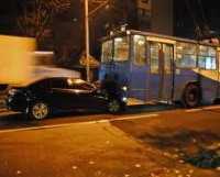При столкновении машины с троллейбусом в Симферополе погиб человек