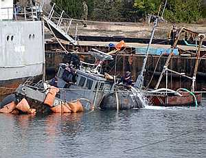 ВМС Украины подняли со дна свой затонувший катер, а потом «обеспечили плавучесть и непотопляемость»