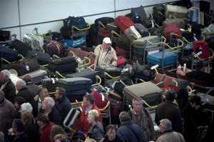 В Париже за кражи задержали 13 работников аэропорта им.Шарля де Голля