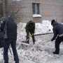 В Минске электриков, сантехников и бомжей привлекают к уборке снега