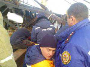 В Севастополе на рабочих упала корабельная стрела: двое потерпевших