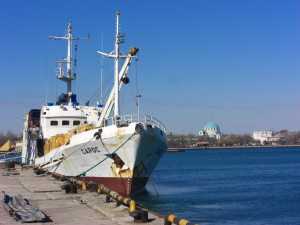 Теплоход «Сарос» пришвартован в порту Евпатории