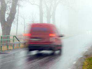 Крымских водителей призывают остаться дома из-за тумана