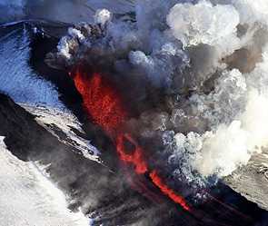 На Камчатке активизировались сразу четыре вулкана