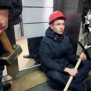 «Свобода» попыталась взять штурмом офис компании Ахметова в Киеве