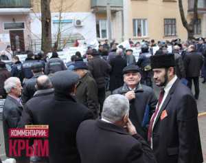 В Симферополе курултай крымских татар утверждает новую систему выборов. Оппозиция устроила пикет