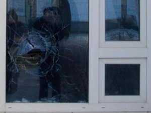 Крымским людям Симоненко побили окна