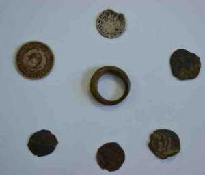 Таможенники изъяли в аэропорту Симферополя пять средневековых монет