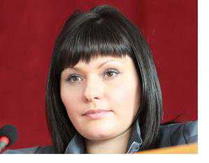 Секретарь городского совета Симферополя написала заявление об увольнении. На её место прочат человека со средним образованием?