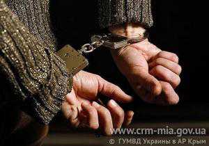 В Крыму грабитель требовал денег, приставив нож к горлу ребенка