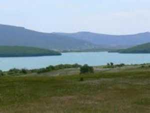 Азаров дал 9 миллионов гривен на воду Севастополю