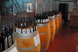 В Столице Крыма налоговики изъяли 1000 литров «элитного» вина