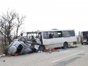 В аварии с участием автобуса погиб один человек, ещё 13 пострадали