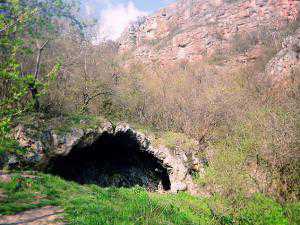 Крымчан зовут встречать Масленицу в Красные пещеры