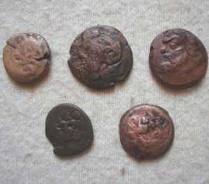 На переправе в Керчи у контрабандиста изъяли 22 античные монеты