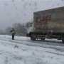 В пяти регионах Украины из-за снегопада ограничили движение транспорта