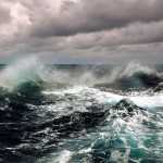 В Крыму прогнозируют ураганный ветер и пятиметровые волны