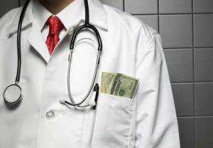 В Евпатории медики вытрясли с пациентов 350 тыс. «благотворительности»
