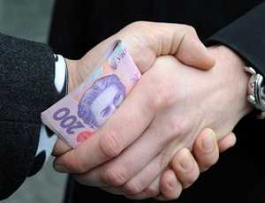 Крымский следователь требовал около 16 тыс. гривен за закрытие уголовного производства по ДТП