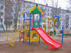 Президент поручил регионам модернизировать детские площадки
