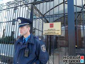 Украинские националисты пикетировали посольство России против Ивана Урганта