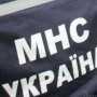 В Столице Крыма слетевшая с многоэтажки плита повисла на проводах