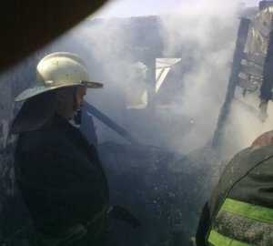 На пожаре в доме в Севастополе едва не взорвался газовый баллон