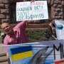 В Киеве состоялся пикет против издевательств над дельфинами