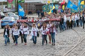 Во Львове сотни юных «бандеровцев» провели марш в честь 70-летия дивизии «Галичина»
