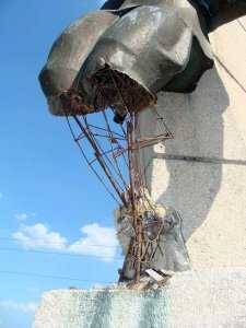 Могилёв распорядился восстановить изуродованный памятник советским воинам