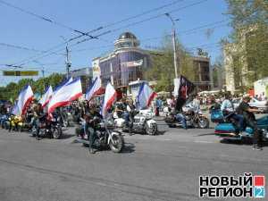 Первомай в столице Крыма: джипы Партии регионов в борьбе с неофашизмом