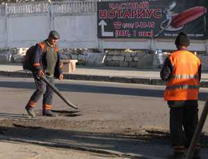 В Столице Крыма взялись за ремонт придомовых дорог и тротуаров