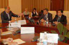Премьер Крыма вручил разрешения на разработку земельных участков в Столице Крыма