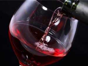 В Севастополе нашли тонну паленого вина